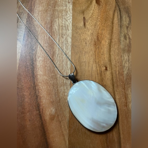 Vintage | Mother Of Pearl Statement Necklace - Picture 6 of 17